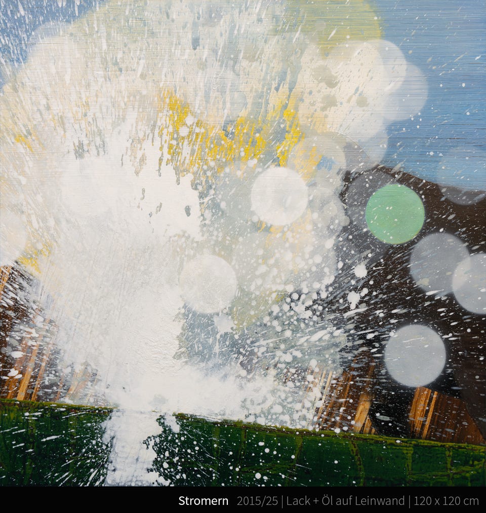 Stromern - In meinem Kunstwerk fange ich die flüchtige Begegnung zwischen Realität und Traum ein. Dieses Gemälde spricht von einer Schwelle, einem Moment des Übergangs, wo das Sichtbare ins Unsichtbare mündet. Mit lebendigen Blautönen und der Andeutung einer Bewegung, die unter der Wasseroberfläche verborgen bleibt, lade ich den Betrachter ein, sich seiner eigenen Gedanken und Träume hinzugeben. Das Werk bringt eine beruhigende, doch dynamische Energie in jeden Raum, ein Gespräch zwischen dem Geheimnisvollen und dem Bekannten.